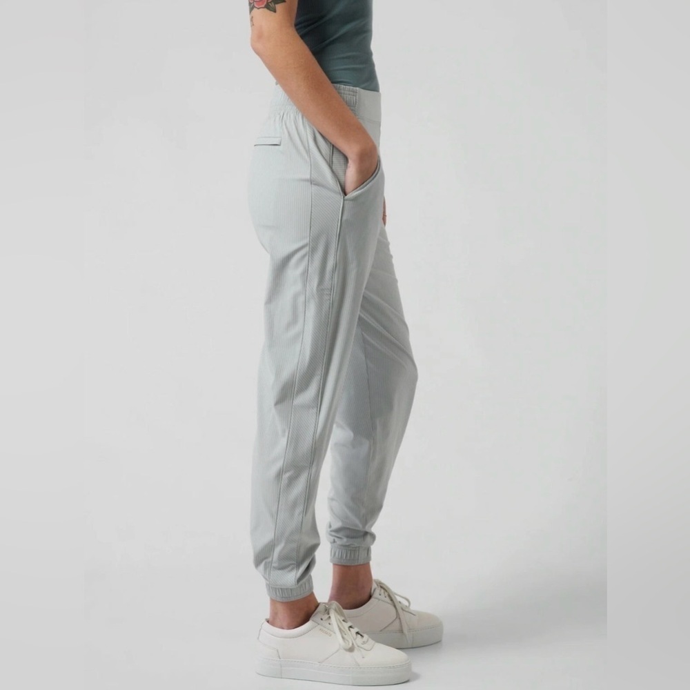 Athleta Brooklyn Textured Jogger,City
Stripe Coast Grey SIZE 6 - Picture 3 of 12